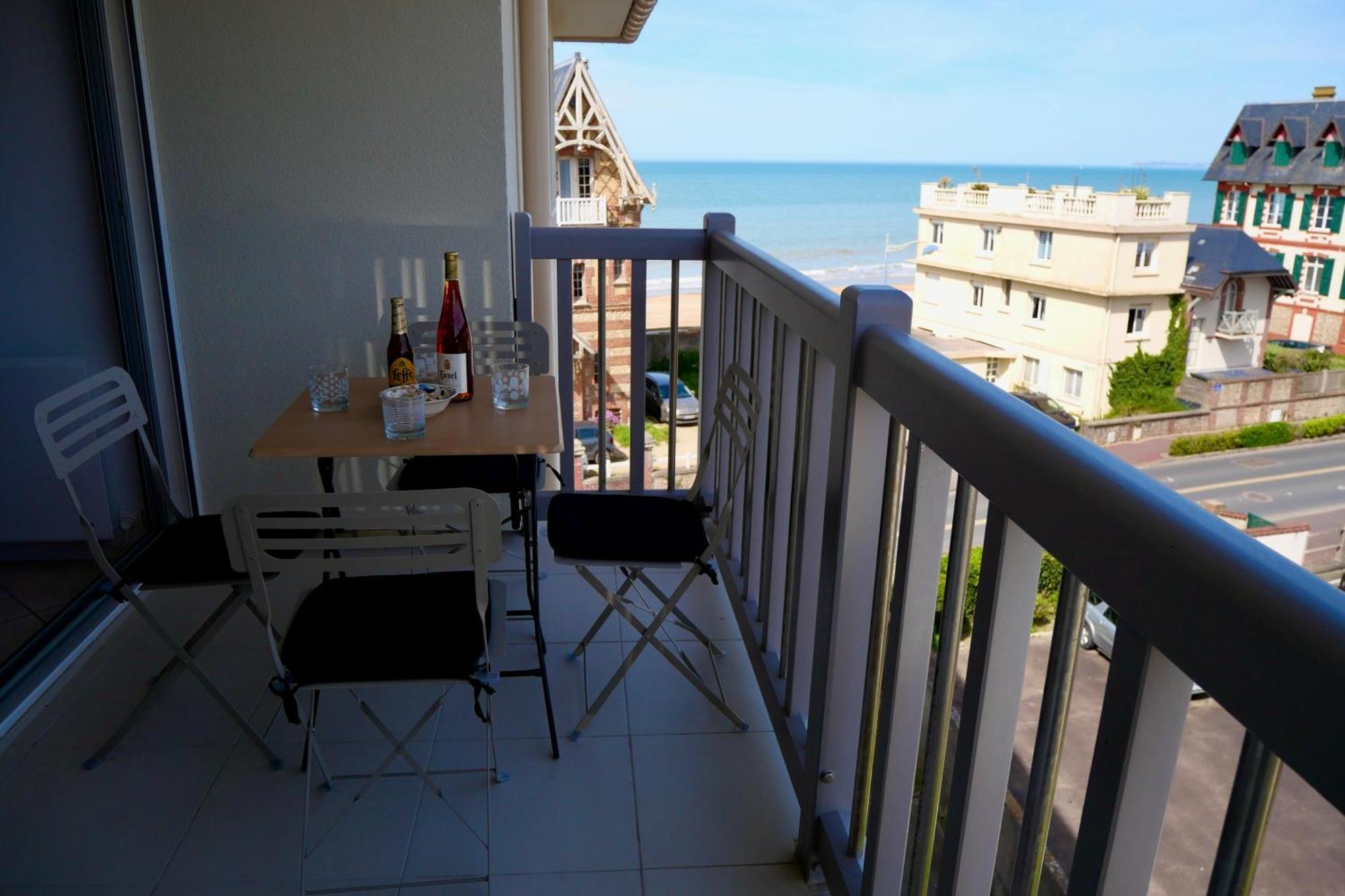 Appartement Vue Mer - 30 M De La Plage - 5 Minutes A Pied Du Centre Ville Et Du Casino Villers-sur-Mer Exterior photo