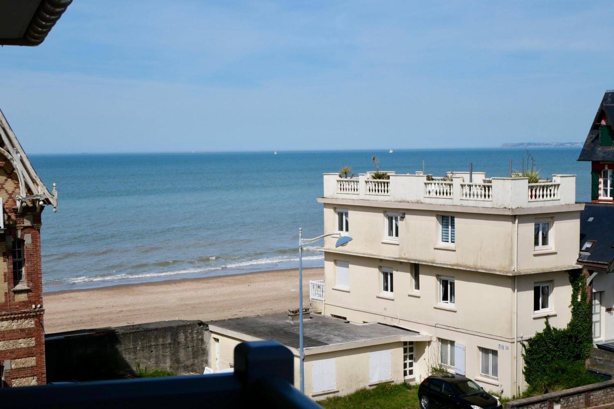 Appartement Vue Mer - 30 M De La Plage - 5 Minutes A Pied Du Centre Ville Et Du Casino Villers-sur-Mer Exterior photo